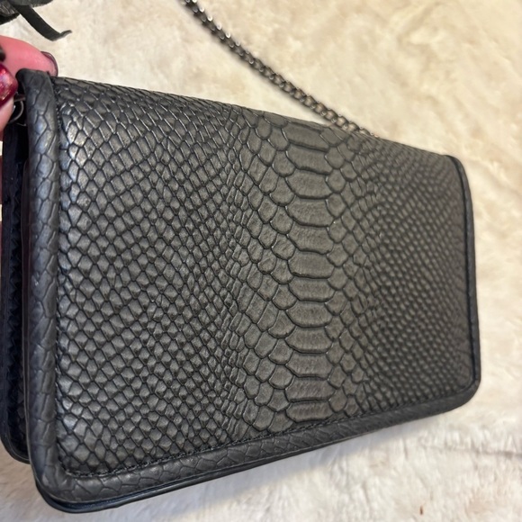 AKAIV Crossbody Bag Black Reptile Print Steel-tone Chain Strap Tassel Vegan - Picture 3 of 16